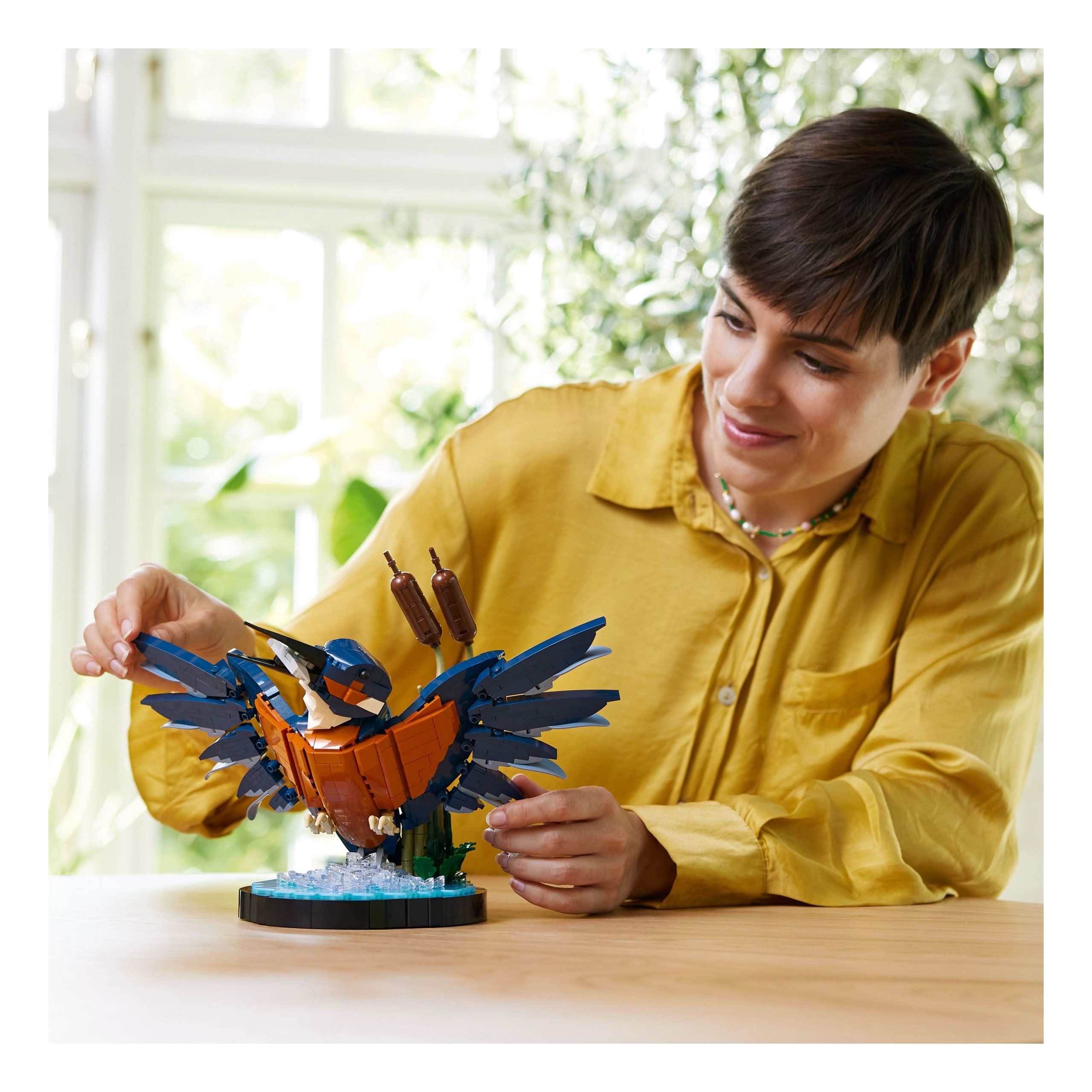 LEGO® Icons™ Kingfisher Bird - Image 3