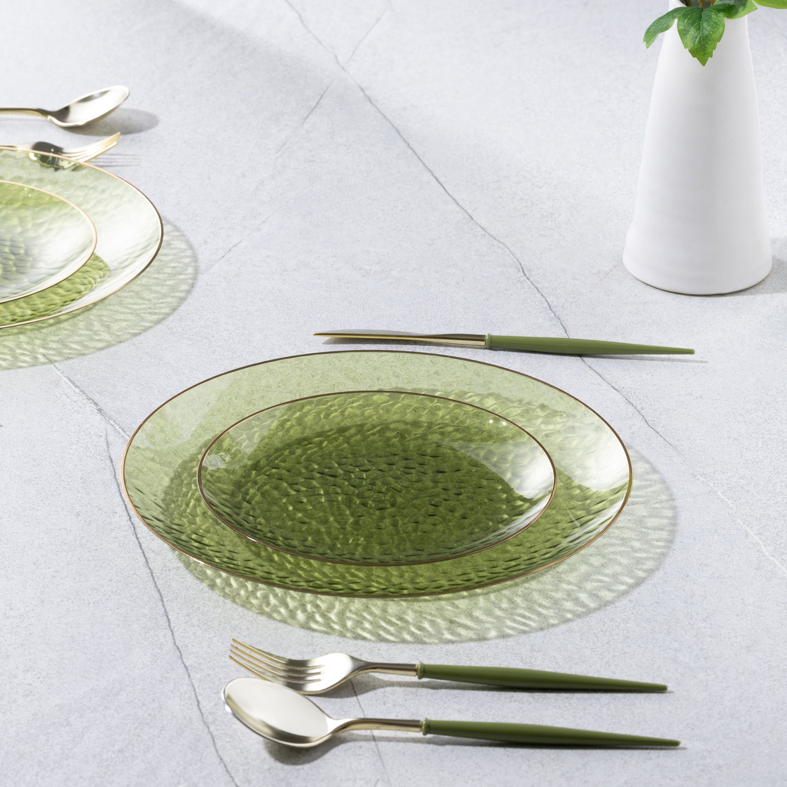 Thanksgiving Green Value Pack Plastic Plates, 20ct. by Celebrate It™ - Image 3