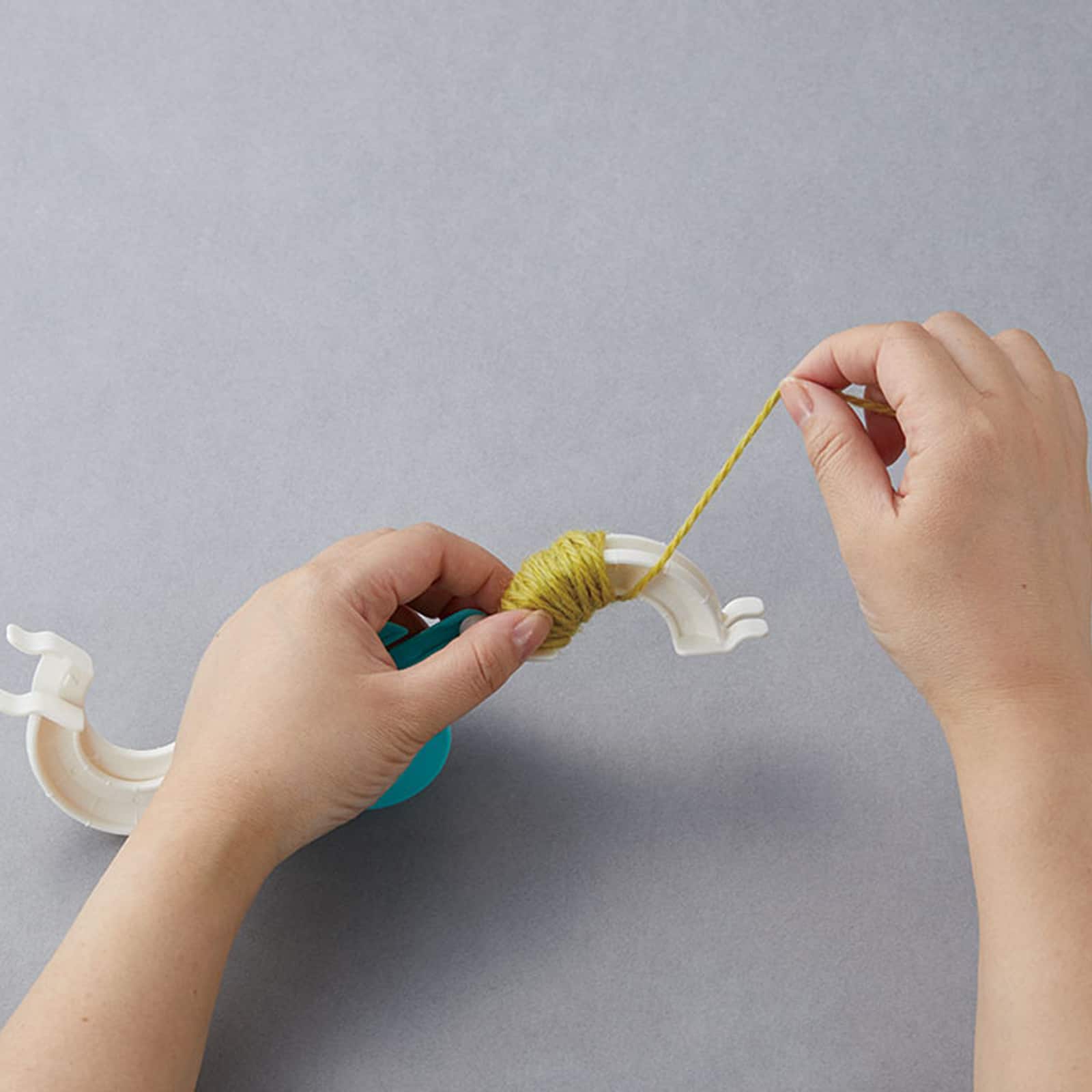Clover Pom Pom Maker Set - Image 3